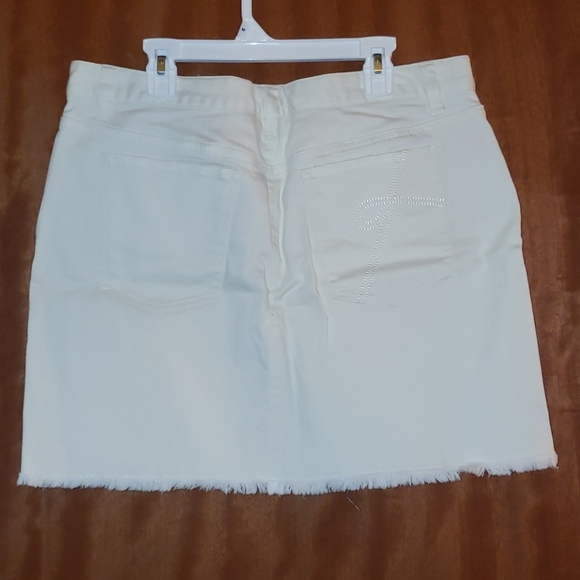 Worn once or twice. Awesome White Denim Skirt - Picture 4 of 7